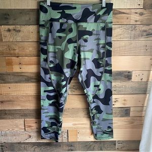 ZYIA Camo Light n Tight Leggings Size 14-16